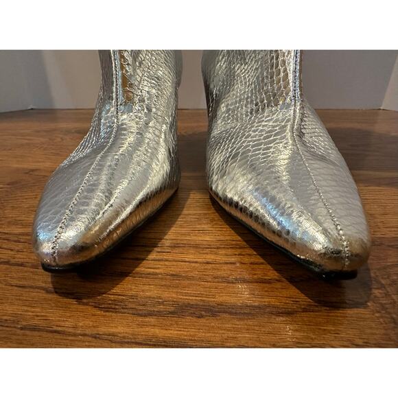 Steve Madden Women's Newlyn Croc Print Kitten Heel Boot Silver Sz 6.5 NWOB - Picture 4 of 13